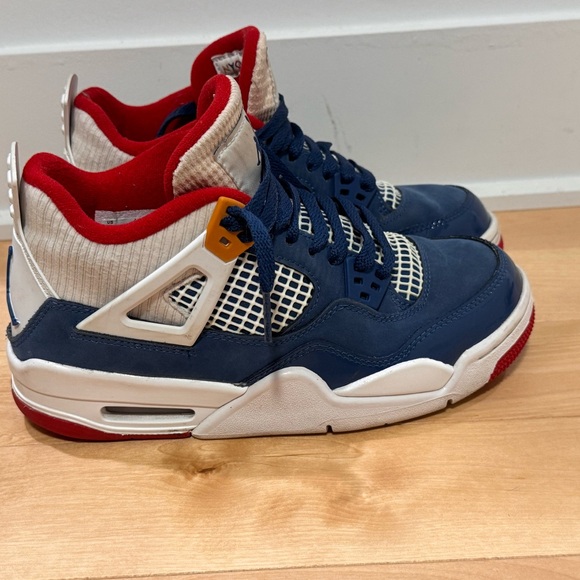 Jordan 4 Retro, size 4,5 Y Blue & White - Picture 6 of 7